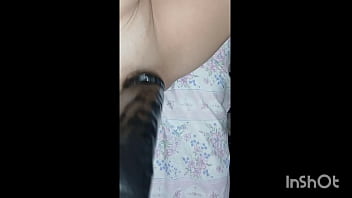 Chris vivi safadinha exibindo seu bucetão rosa e molhado