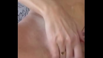 Vídeo 29 30 pedi para o flávio gozar nos meus pelinhos pq queria sentir o leitinho ali fiquei com muito tesão e aca