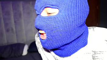 Chica sola de tetas hermosas graba su primera experiencia con un single con una verga enorme