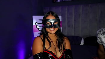 Chica Sola De Tetas Hermosas Graba Su Primera Experiencia Con Un Single Con Una Verga Enorme thumbnail