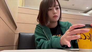 遠距離の彼氏とエッチしてなくてムラムラして我慢できずにお店のト◯レでオナニーしてしまう大学生。