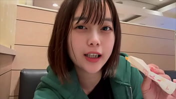 遠距離の彼氏とエッチしてなくてムラムラして我慢できずにお店のト◯レでオナニーしてしまう大学生。