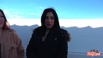 Sabrine et lily deux belles femmes mangent de la chatte et de la bite