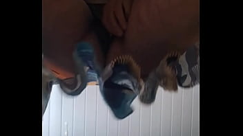 Provando a calcinha do meu biquíni para ir a praia o que acham muito pequeno