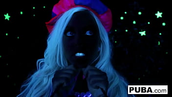 Sexy sluts lick each other's pussies