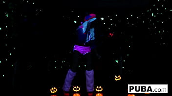 Sexy sluts lick each other's pussies