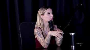 Foi para um hotel fazer fotos sensuais a família aceitou mas o irmão ficou com ciúmes não gosta de estereótipos e quando fez com uma mulher brunna sweet watch sheer red