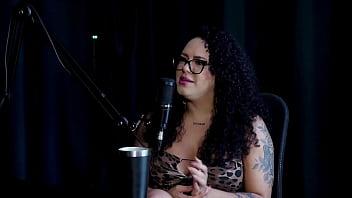 Foi para um hotel fazer fotos sensuais a família aceitou mas o irmão ficou com ciúmes não gosta de estereótipos e quando fez com uma mulher brunna sweet watch sheer red