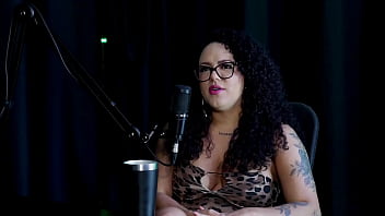 Foi para um hotel fazer fotos sensuais a família aceitou mas o irmão ficou com ciúmes não gosta de estereótipos e quando fez com uma mulher brunna sweet watch sheer red