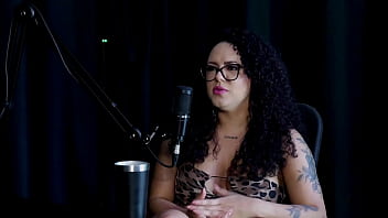 Foi para um hotel fazer fotos sensuais a família aceitou mas o irmão ficou com ciúmes não gosta de estereótipos e quando fez com uma mulher brunna sweet watch sheer red