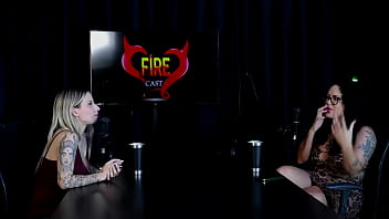 Foi para um hotel fazer fotos sensuais a família aceitou mas o irmão ficou com ciúmes não gosta de estereótipos e quando fez com uma mulher brunna sweet watch sheer red