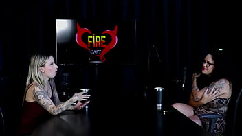 Foi para um hotel fazer fotos sensuais a família aceitou mas o irmão ficou com ciúmes não gosta de estereótipos e quando fez com uma mulher brunna sweet watch sheer red