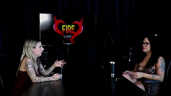 Foi para um hotel fazer fotos sensuais a família aceitou mas o irmão ficou com ciúmes não gosta de estereótipos e quando fez com uma mulher brunna sweet watch sheer red