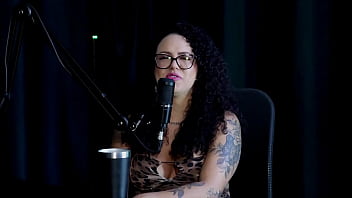 Foi para um hotel fazer fotos sensuais a família aceitou mas o irmão ficou com ciúmes não gosta de estereótipos e quando fez com uma mulher brunna sweet watch sheer red