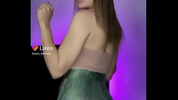 Ricas nalgas saltando en tu pene en primera persona