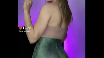 Ricas nalgas saltando en tu pene en primera persona