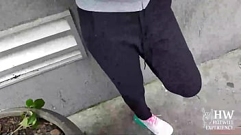 Monica lima a hotwife mais safada do brasil encontra a amiga no shopping e no caminho de casa chupa a gostosa dentro do uber