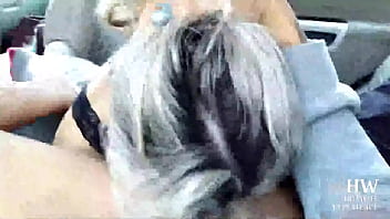 Monica lima a hotwife mais safada do brasil encontra a amiga no shopping e no caminho de casa chupa a gostosa dentro do uber