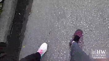 Monica lima a hotwife mais safada do brasil encontra a amiga no shopping e no caminho de casa chupa a gostosa dentro do uber