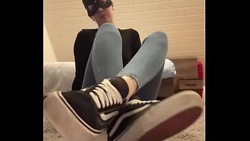 I know how much you love it when you see how sweaty my soles are •full video on #whitesocks #sweaty