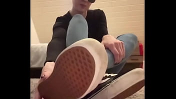 I know how much you love it when you see how sweaty my soles are •full video on #whitesocks #sweaty