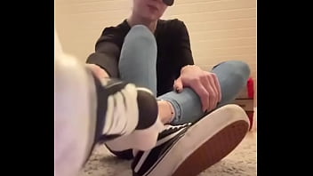 I know how much you love it when you see how sweaty my soles are •full video on #whitesocks #sweaty