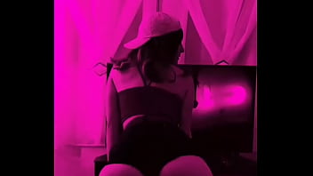 Loira tesuda rebolando