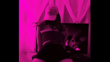 Loira tesuda rebolando