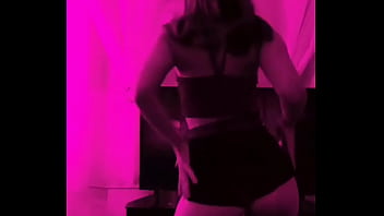 Loira tesuda rebolando