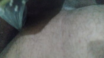 Escova No Cuzinho Do Novinho Virgem thumbnail