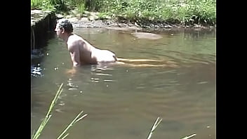 In Einem Fluss Unter Wasser Geil Abgespritzt thumbnail