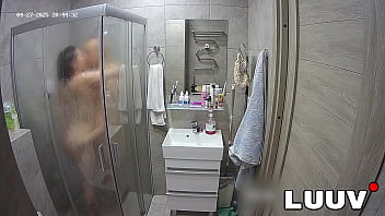 Luuv quick sex in the shower for young couple abbadon and kareflore