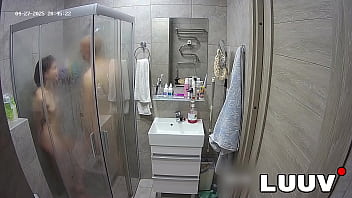 Luuv Quick Sex In The Shower For Young Couple Abbadon And Kareflore thumbnail