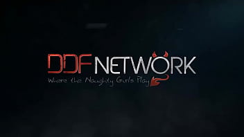 A milf and her magic wand poolside pussy play