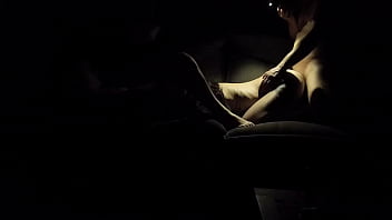 Marido chega mais cedo e flagra a esposa com a melhor amiga — não dá pra acreditar no que ele fez