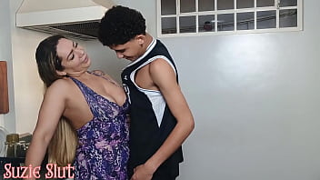 Comi a mãe gostosa da minha melhor amiga video completo no red