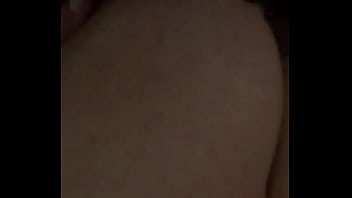 Marido adora que gozo no peito dela