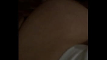 Marido adora que gozo no peito dela