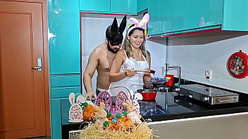 Receitinha de páscoa com a coelhinha mama levando muita cenoura