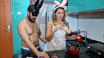 Receitinha de páscoa com a coelhinha mama levando muita cenoura