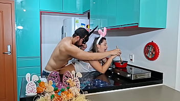 Receitinha de páscoa com a coelhinha mama levando muita cenoura