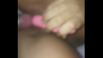 Usando vibrador e levando com