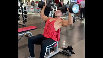 Quick workout before next shoot strength to match the aesthetics and looks