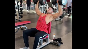 Quick workout before next shoot strength to match the aesthetics and looks