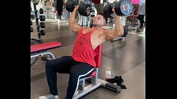 Quick workout before next shoot strength to match the aesthetics and looks