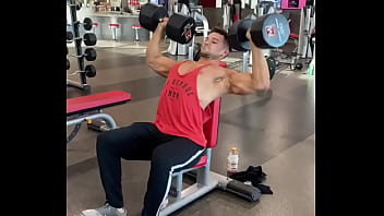 Quick workout before next shoot strength to match the aesthetics and looks