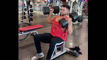 Quick workout before next shoot strength to match the aesthetics and looks