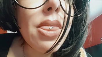 The the giantess uses you in place of her missing tooth and