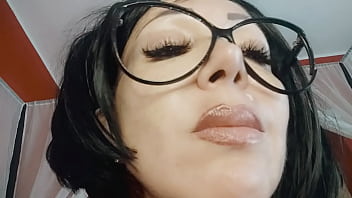 The the giantess uses you in place of her missing tooth and