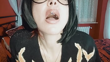 The the giantess uses you in place of her missing tooth and